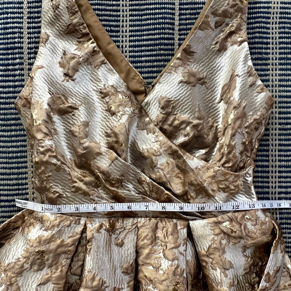 Donna Karan New York metallic brocade sleeveless wrap effect ball gown size 2 - Picture 6 of 8
